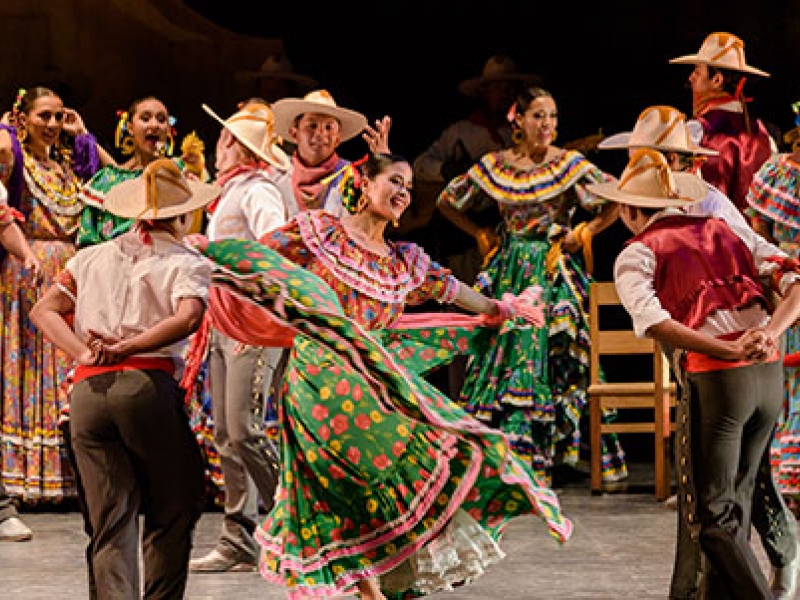 Ballet Folklórico de la Universidad de Colima