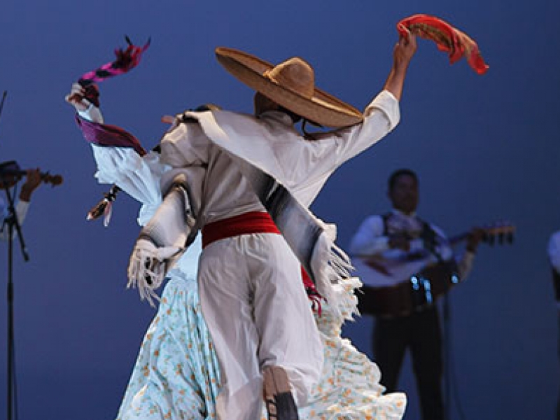 Ballet Folklórico de la Universidad de Colima