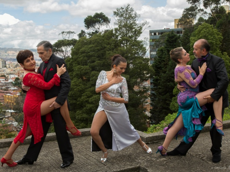 Danza mayor - personas danzando