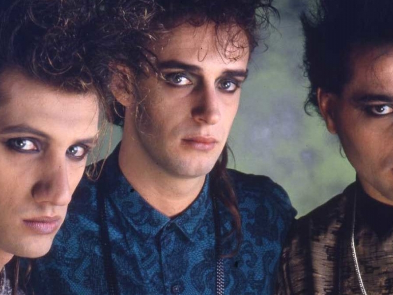 Integrantes de Soda Stereo maquillados. 