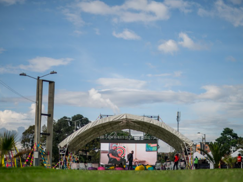 Pantalla de cine al aire libre 