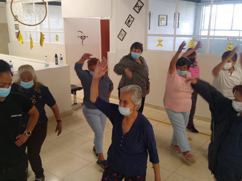 Adultos mayores en la danza