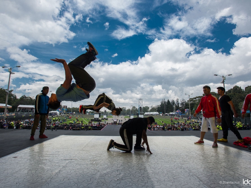 Break dance en tarima hip hop al parque