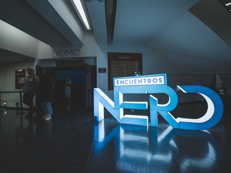 Gigantografía de los Encuentros NERD en el Planetario de Bogotá