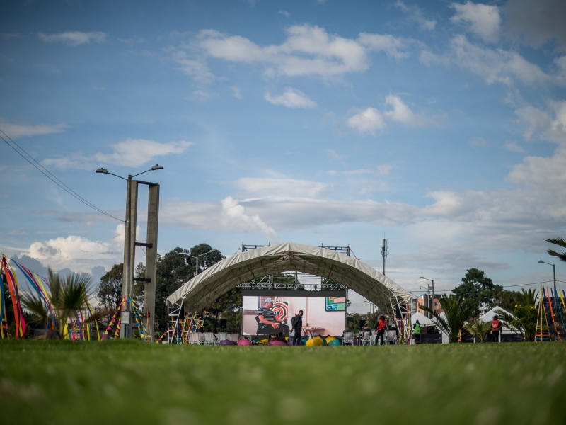 Proyección de cine en un parque 