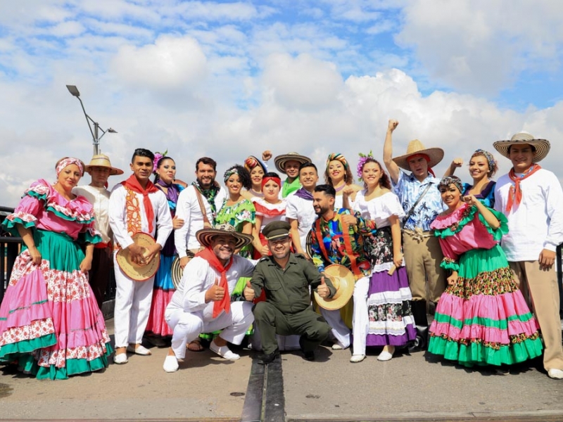 Grupo Noches del Folclor Colombianoal aire libre