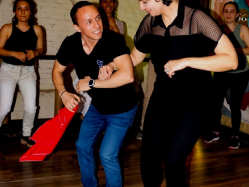 Bailarines de guaguancó en escena