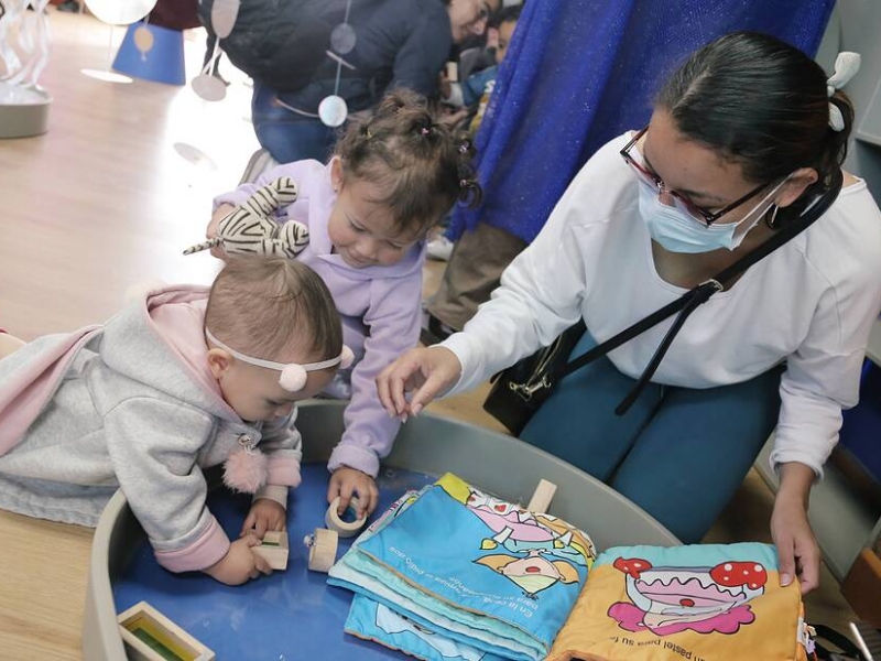 Bebés con libros