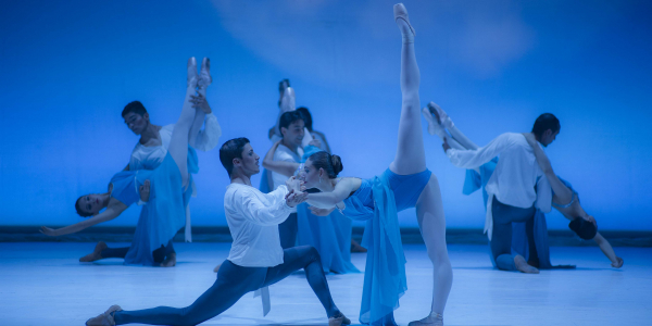 Bailarines de ballet en escena