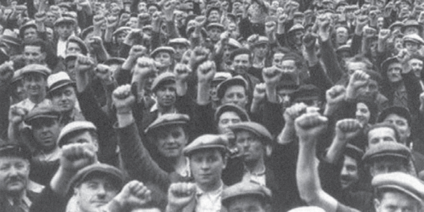 Imagen de un grupo de personas en blanco y negro