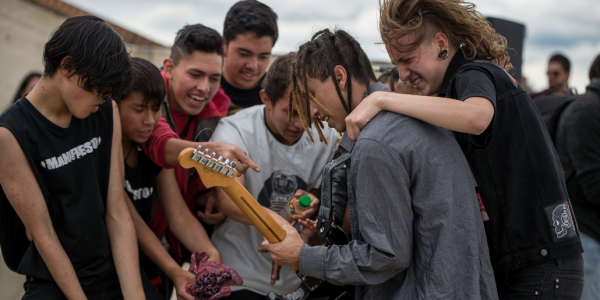 Artistas jóvenes en escena