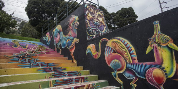 Grafiti en escalera y pared