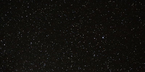 Fotografía de Tobias Kleinlersher en Wikimedia Commons - Stars in the sky.