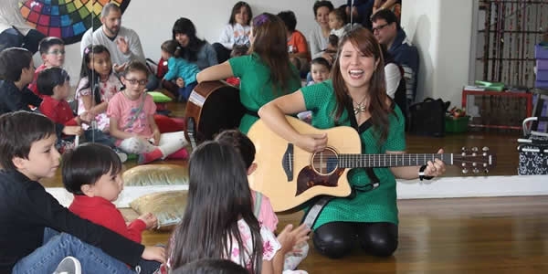 Personas participando en una actividad lúdica