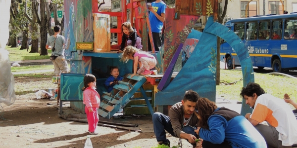 Personas participando en una actividad recreativa.