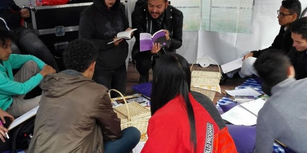 Libro al viento: historias escritas con otras palabras