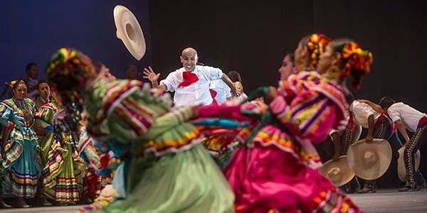 Ballet Folklórico de la Universidad de Colima