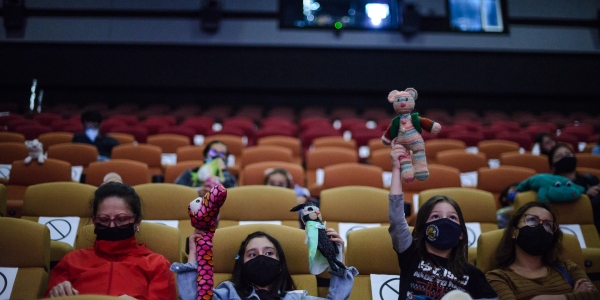 niñosen sala de cine 