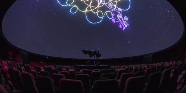 Domo del Planetario de Bogotá con proyección láser. 