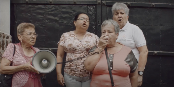 Protagonistas de la película documental en escena