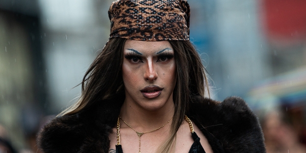 Mujer trans en un ball room en El Castillo de las Artes. 