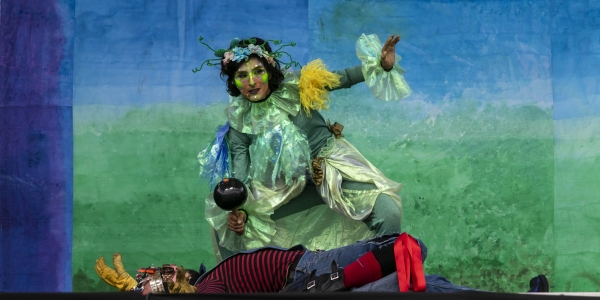 Mujer en presentación teatral