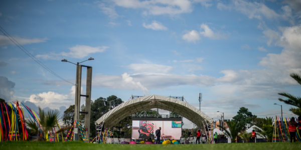 Pantalla de cine al aire libre 