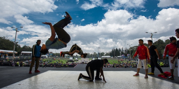 Break dance en tarima hip hop al parque