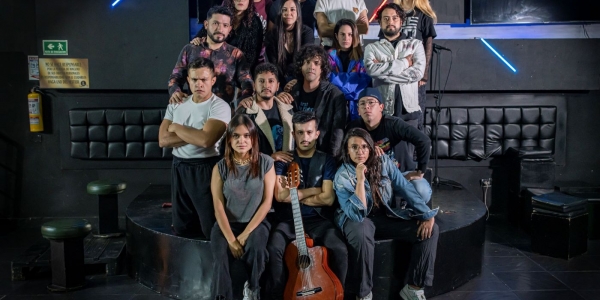 hombres y mujeres que participarán en el show de improvisación