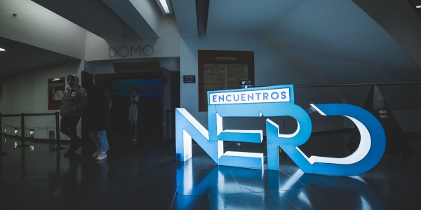 Gigantografía de los Encuentros NERD en el Planetario de Bogotá