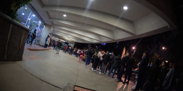 Fila de Planetario nocturno en el Planetario