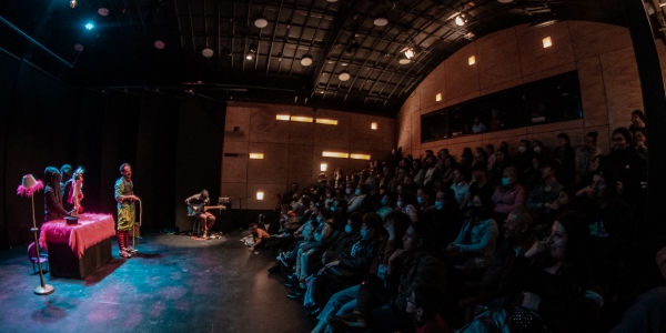auditorio lleno obra de arte dramtico
