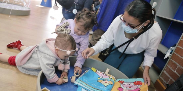 Bebés con libros