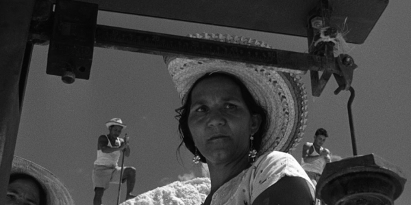 Fotograma película Araya de Margot Benacerraf