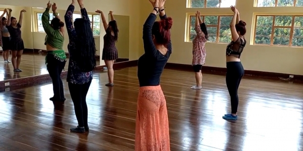 Juliana Carranza en taller de danza