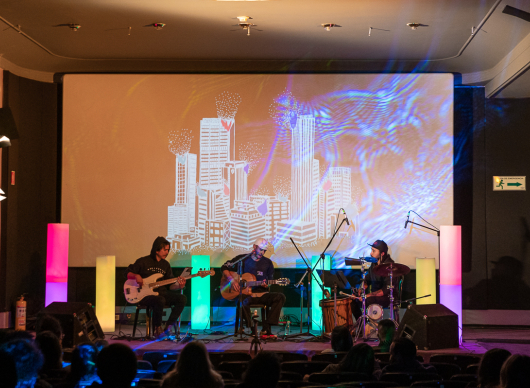 Jumaos: Vibraciones acústicas en la Sala Gaitán.