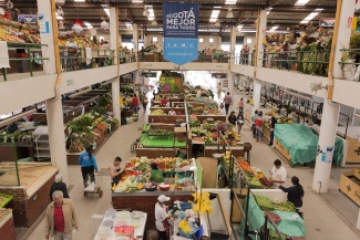 Panorámica de una plaza de mercado