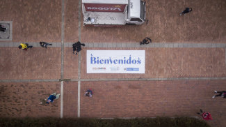 Asomate a la ventana