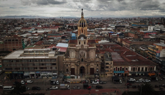 En lo alto y en silencio están, firmes son como nuestra ciudad. #BogotáNoSeRinde