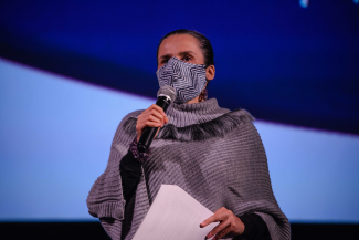 Becas de creación de bitácoras artísticas.