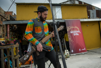 Gira En Casa de la Vecina, Aterciopelados. Pinares