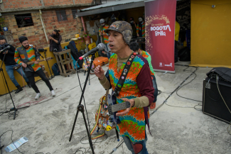 Gira En Casa de la Vecina, Aterciopelados. Pinares