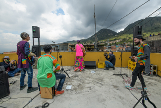 Gira En Casa de la Vecina, Aterciopelados. Pinares