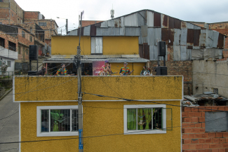 Gira En Casa de la Vecina, Aterciopelados. Pinares