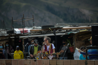 Gira En Casa de la Vecina, Aterciopelados.
