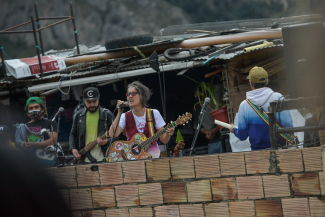 Gira En Casa de la Vecina, Aterciopelados.