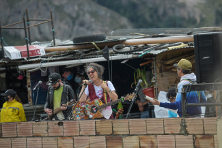 Gira En Casa de la Vecina, Aterciopelados.