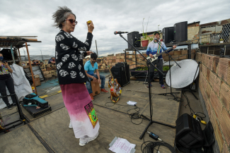 Gira En Casa de la Vecina, Aterciopelados.