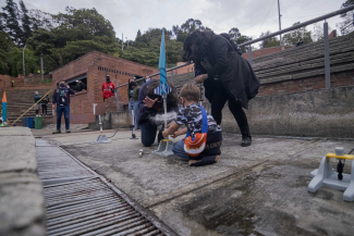 Lunada en La Media Torta con el show Yo no me llamo Freddie Mercury de Camilo Colmenares y la Misión Quynza del Planetario de Bogotá