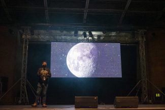 Lunada en La Media Torta con el show Yo no me llamo Freddie Mercury de Camilo Colmenares y la Misión Quynza del Planetario de Bogotá